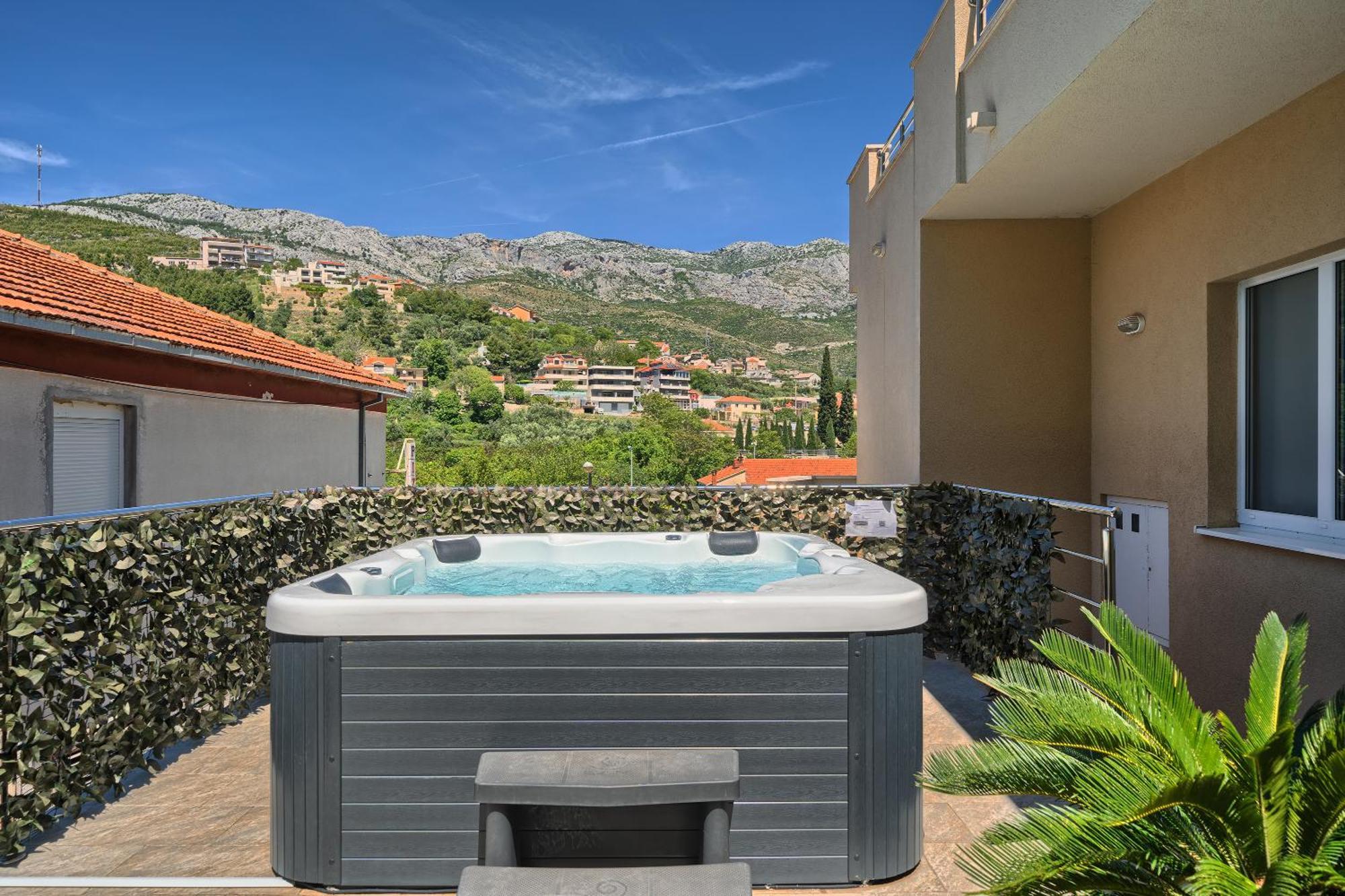 Relax With Jacuzzi Split Area * Žrnovnica