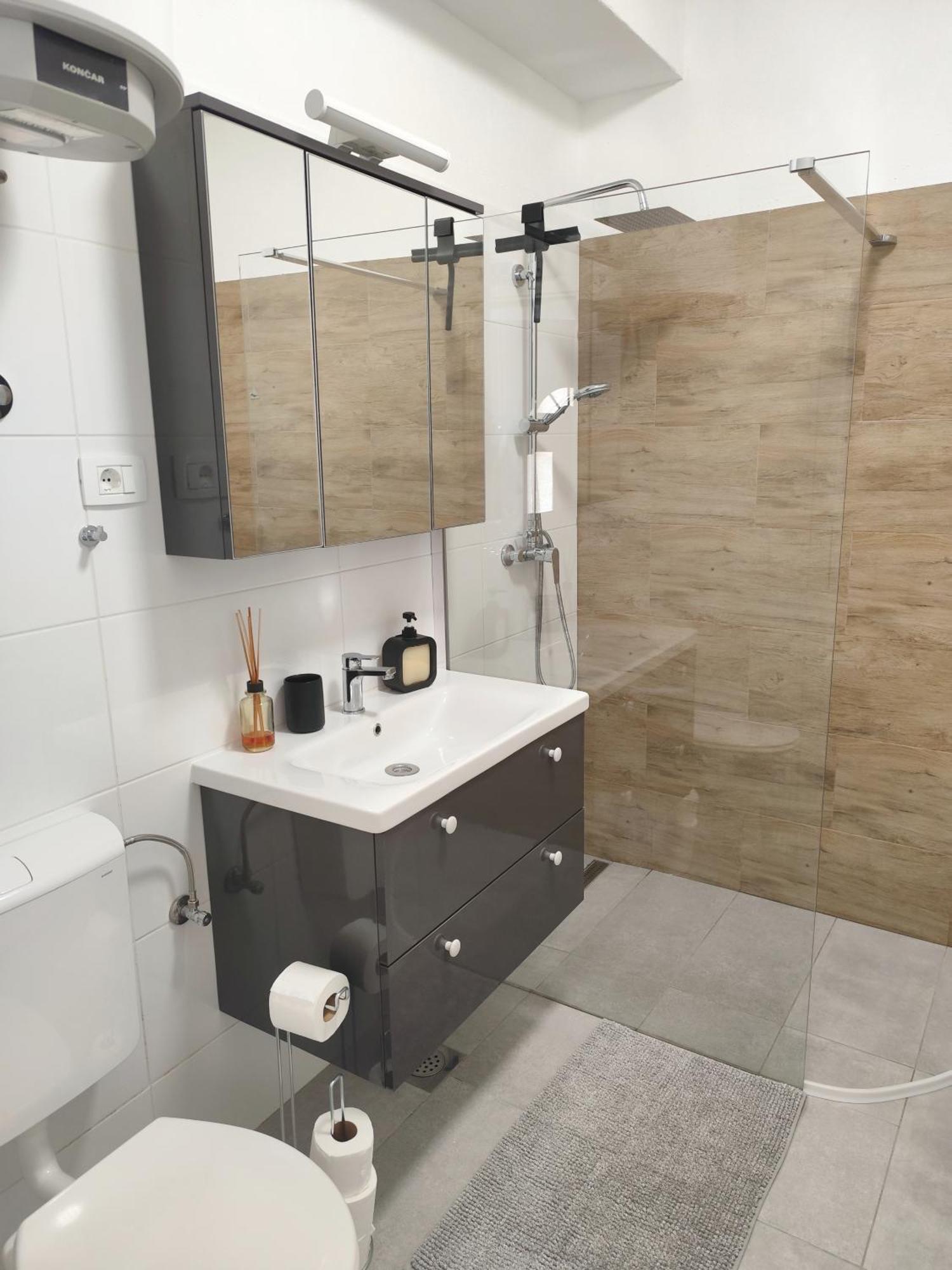 Relax With Jacuzzi Split Area *