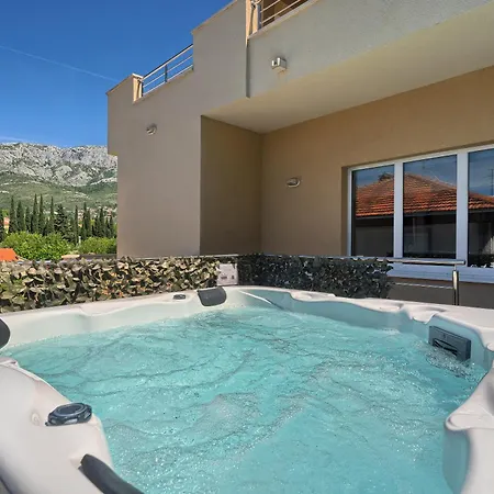 Apartment Relax With Jacuzzi Split Area Zrnovnica Exterior photo