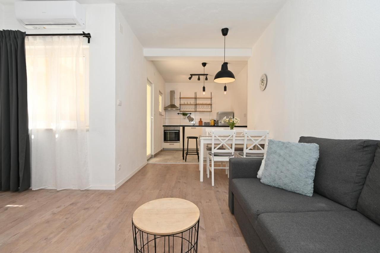 Apartment Relax With Jacuzzi Split Area