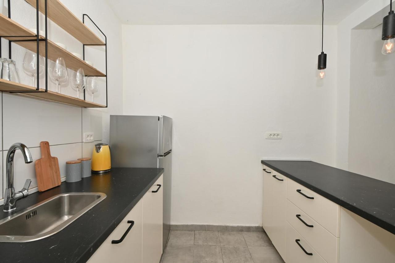Relax With Jacuzzi Split Area Apartment